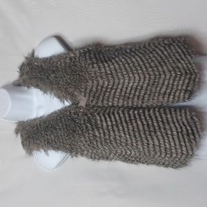 3 Pommes Girl's Gray and Back Faux Fur Vest. Size 10 Girl's